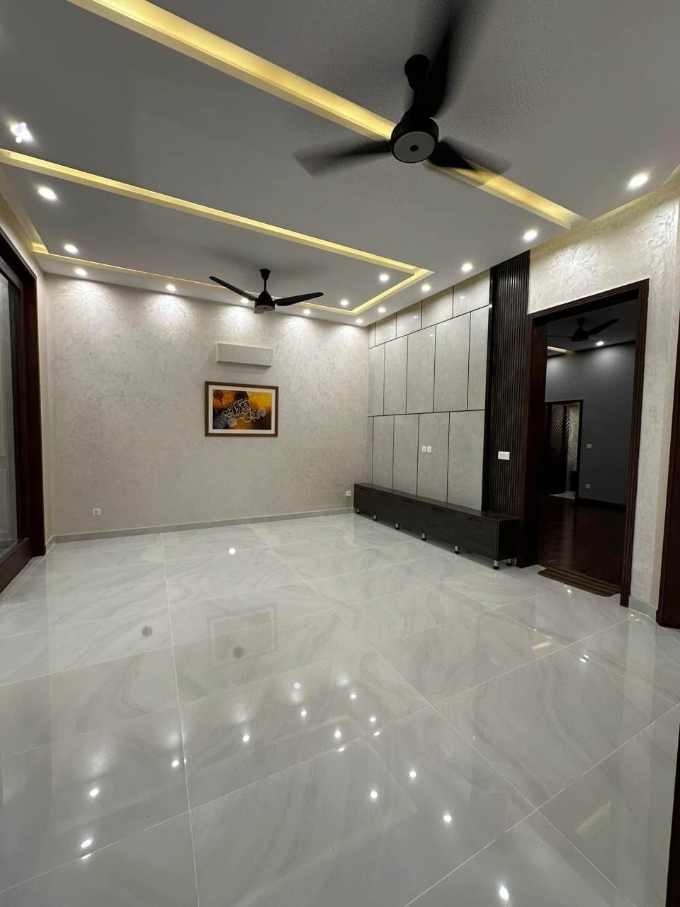 10 Marla House Available For Rent In Johar Block Sector E Bahria Town Lahore