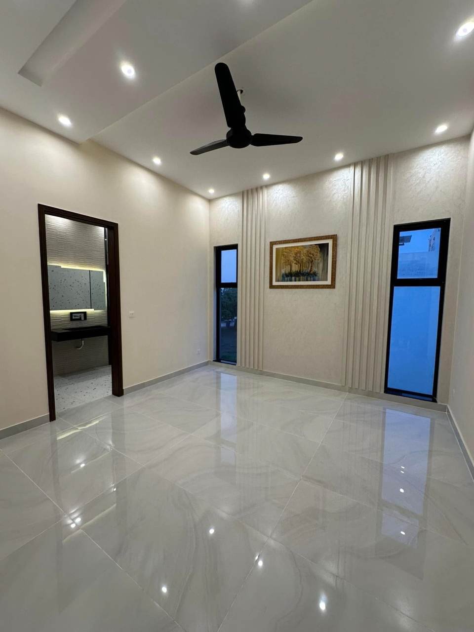 10 MARLA BRAND NEW LUXURY FULL HOUSE FOR RENT IN JASMINE BLOCK BAHRIA TOWN LAHORE