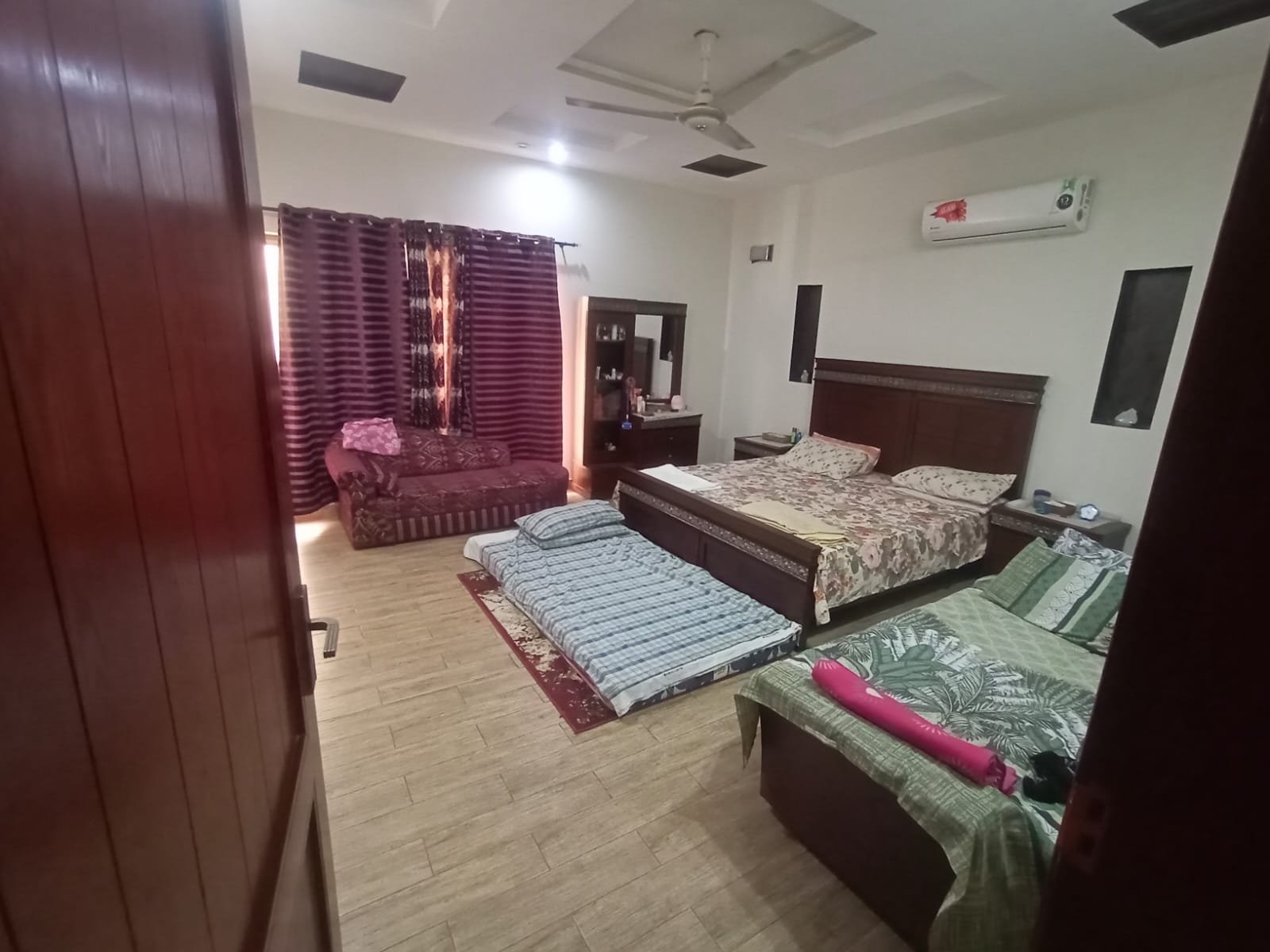 10 Marla Beautiful House for sale in Bahria Town Lahore