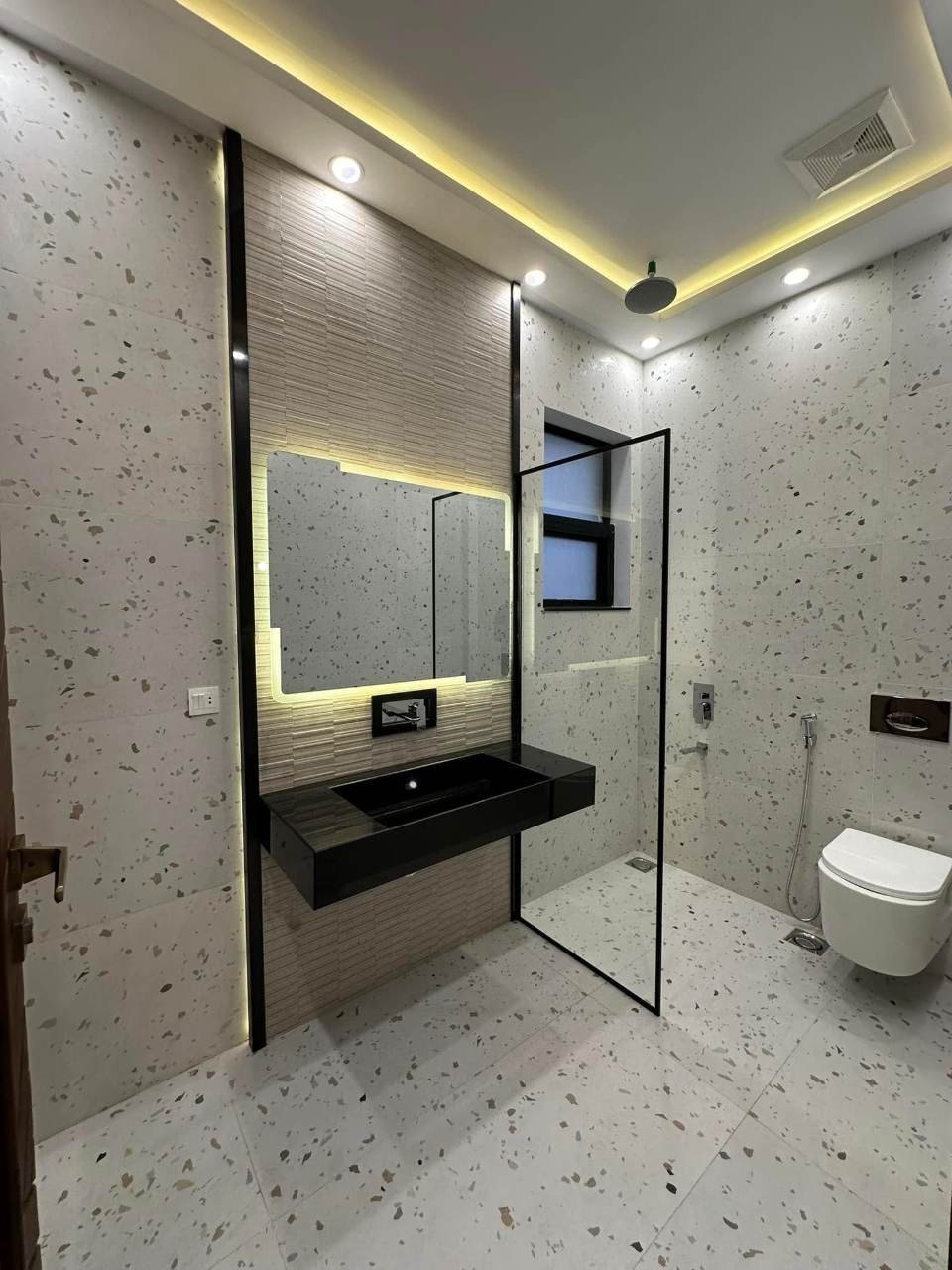 10 MARLA BRAND NEW LUXURY FULL HOUSE FOR RENT IN JASMINE BLOCK BAHRIA TOWN LAHORE