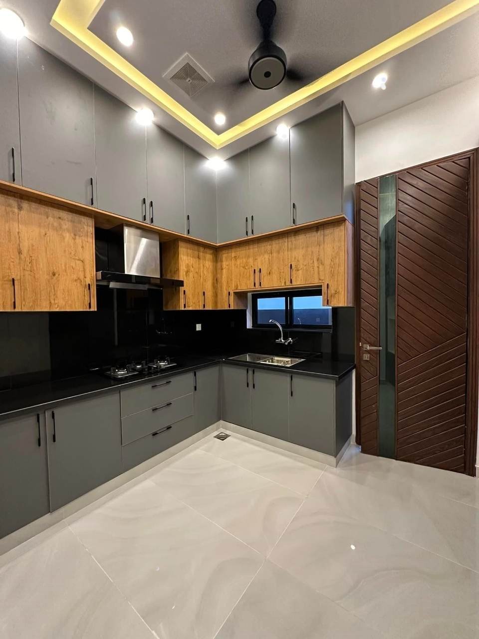 10 MARLA BRAND NEW LUXURY FULL HOUSE FOR RENT IN JASMINE BLOCK BAHRIA TOWN LAHORE