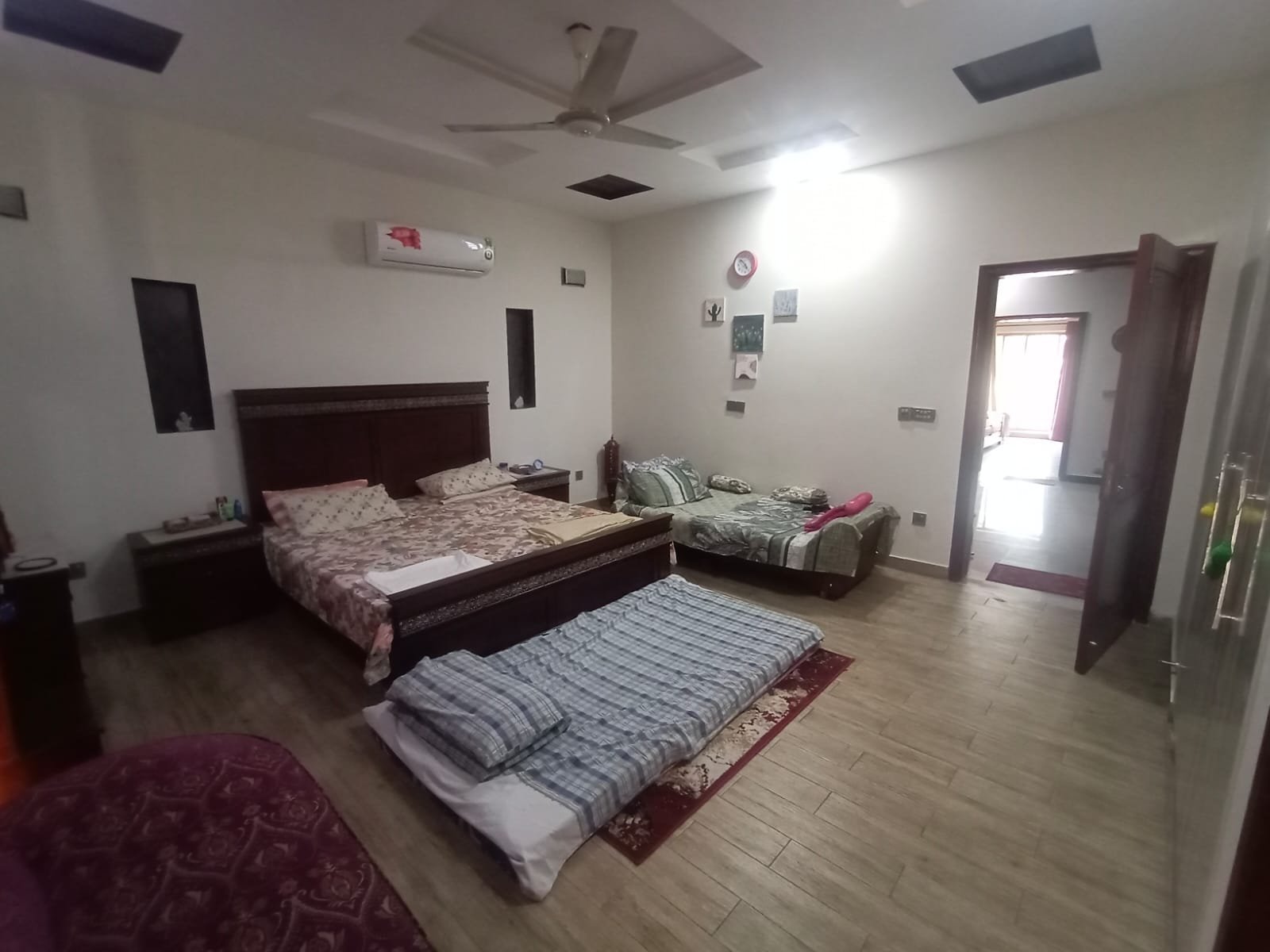 10 Marla Beautiful House for sale in Bahria Town Lahore