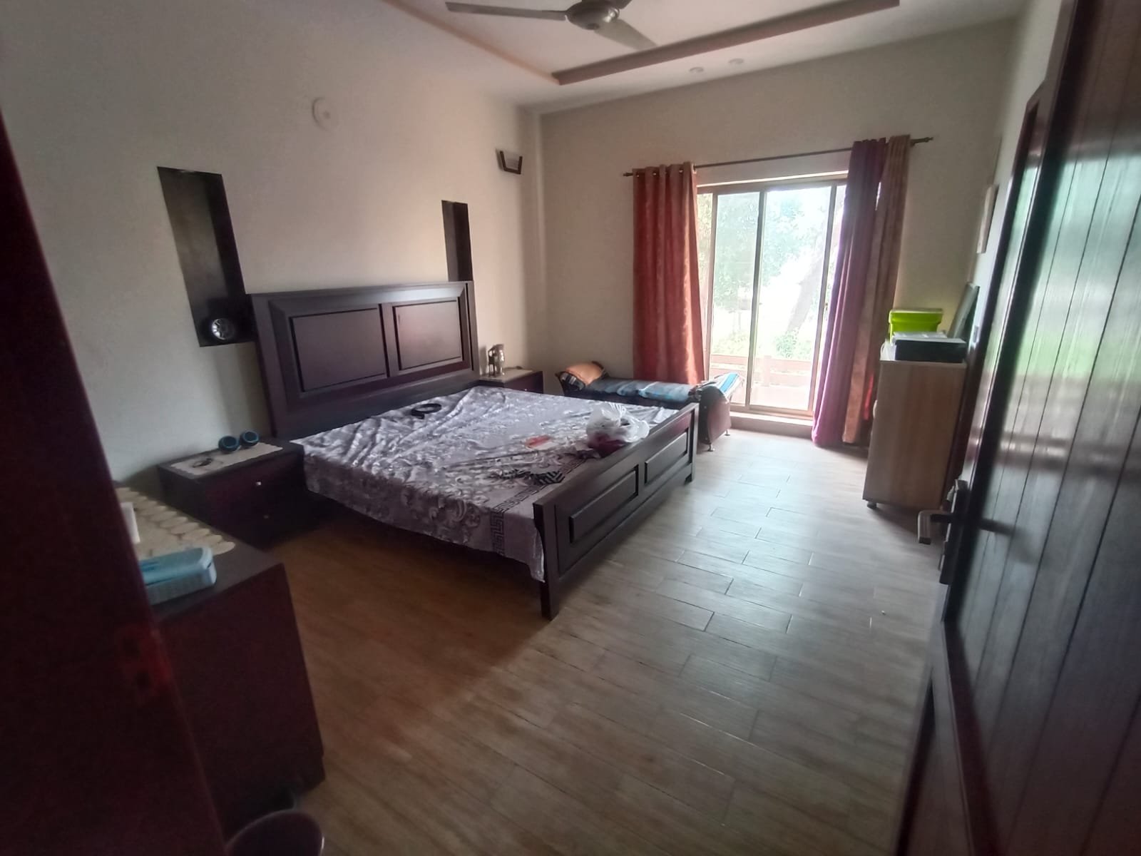 10 Marla Beautiful House for sale in Bahria Town Lahore