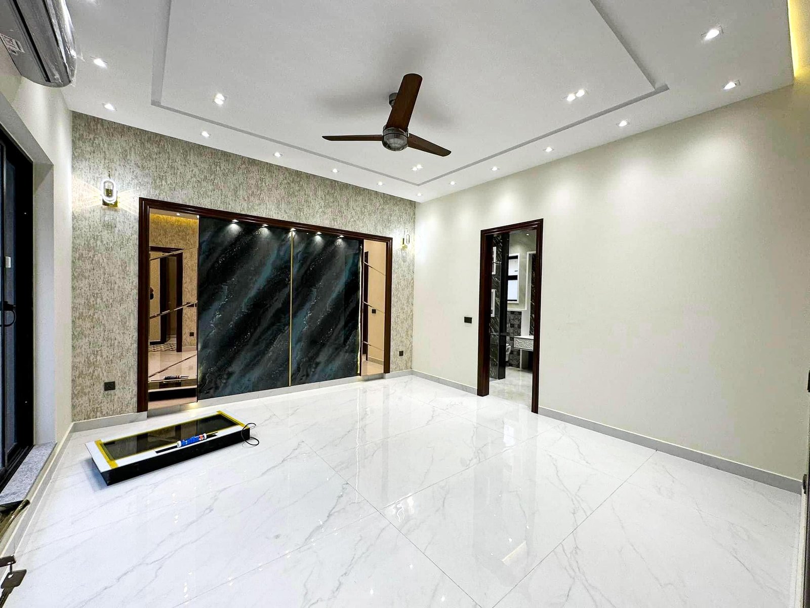 1 Kanal Used Non Furnished House For Sale In Investor Rate