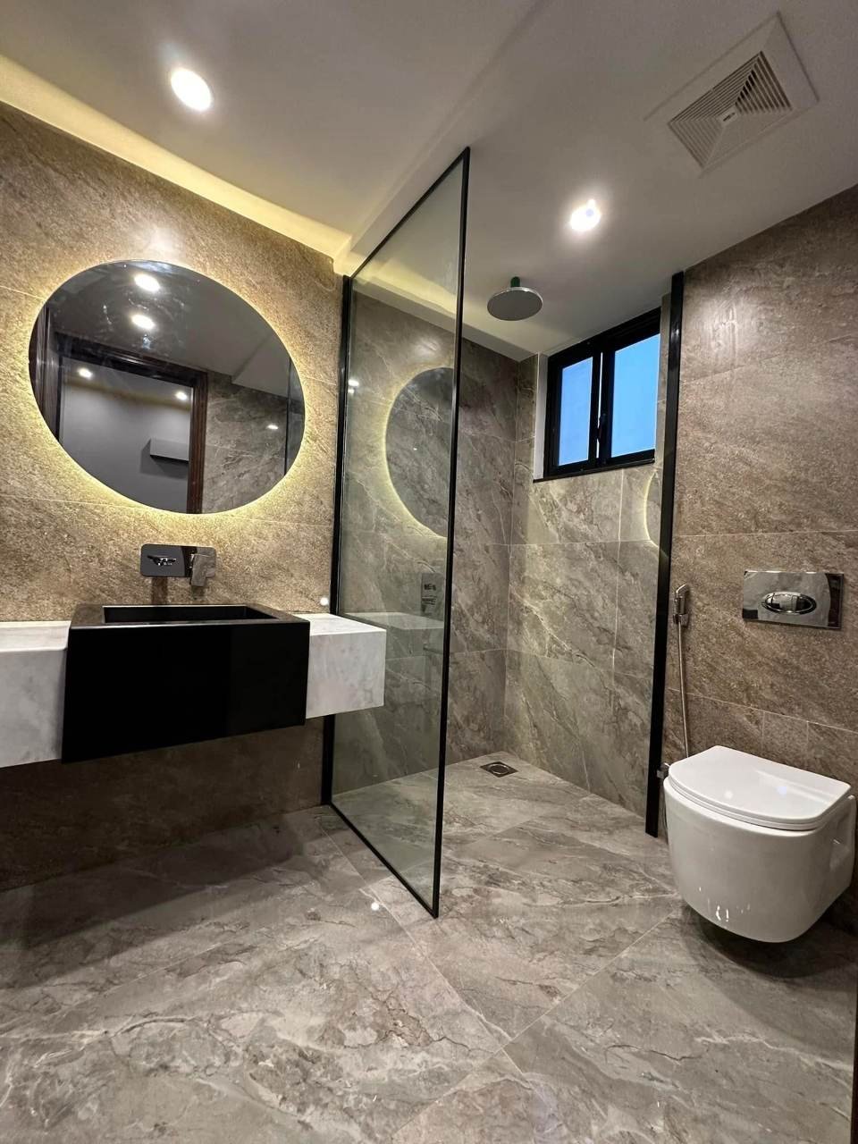 10 MARLA BRAND NEW LUXURY FULL HOUSE FOR RENT IN JASMINE BLOCK BAHRIA TOWN LAHORE