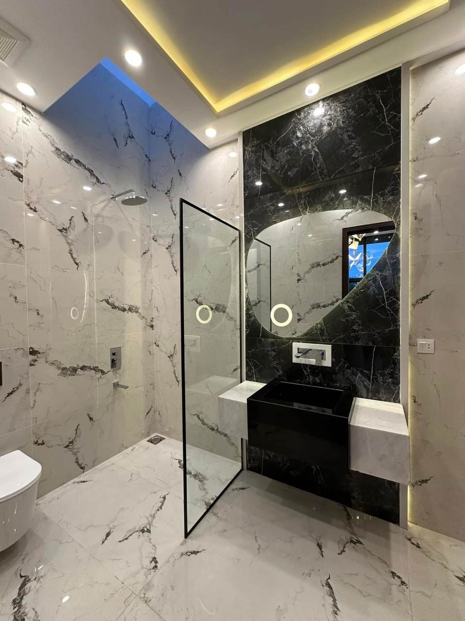 10 Marla House Available For Rent In Johar Block Sector E Bahria Town Lahore