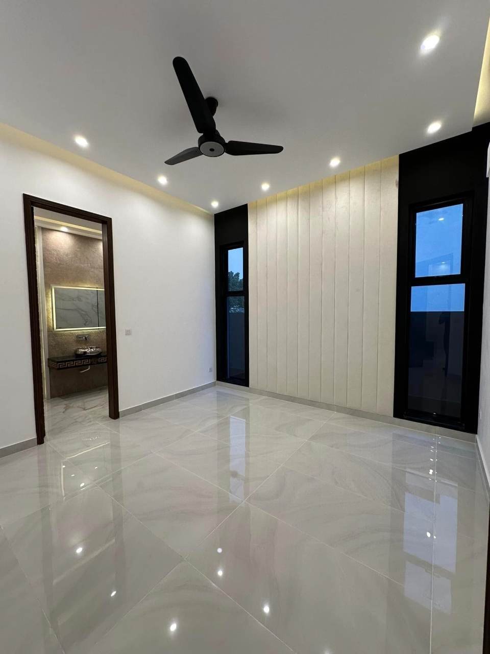 10 Marla House Available For Rent In Johar Block Sector E Bahria Town Lahore